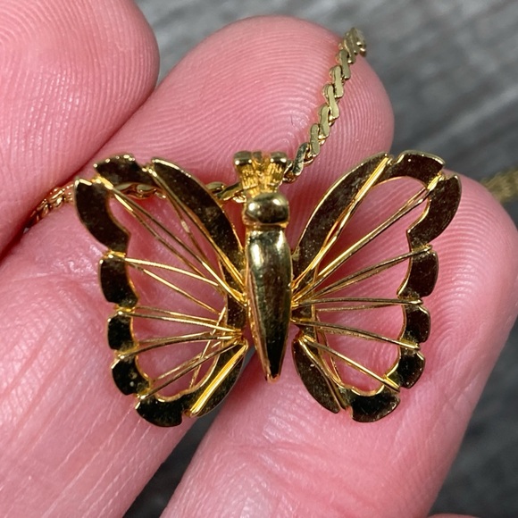 Vintage Gold Plated Butterfly Pendant Necklace 18” Gift - Picture 7 of 10